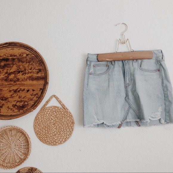 🚚 MOVING SALE! 🚚 American Eagle denim skirt - Picture 1 of 3